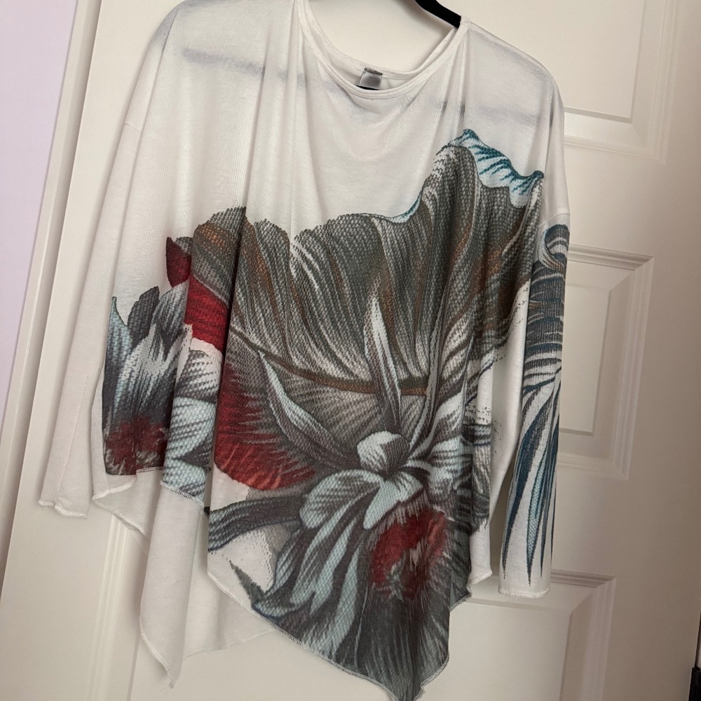 Ladies Top, Oversized Butterfly style with asymmetrical bottom L/S, Sz S-USA